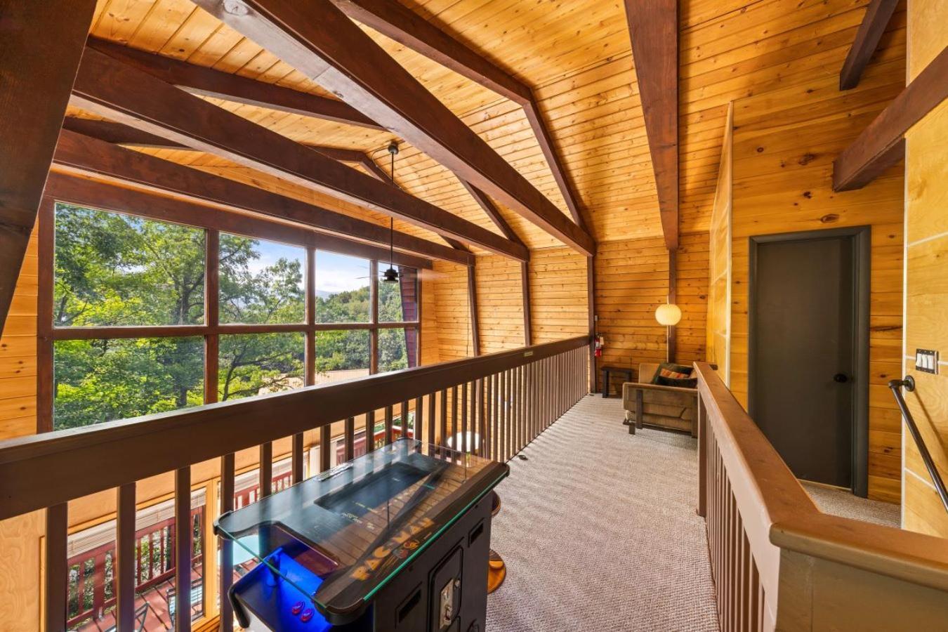 Treetops Chalet - 3Bd/2Bt Boutique Cabin W/Mt Leconte Views In Gatlinburg Dış mekan fotoğraf
